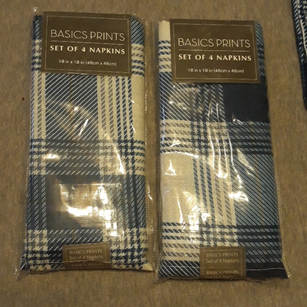 Basic prints  2 sets of 4 napkins(SKU492)
